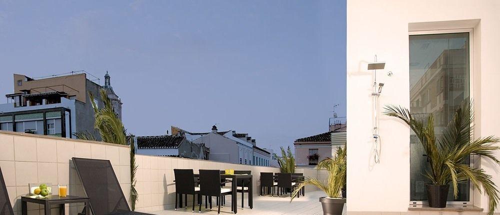 Urbanliving Fajardo Apartment Malaga Bagian luar foto