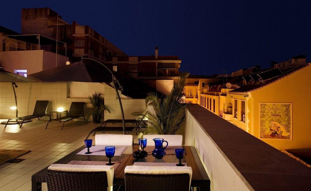 Urbanliving Fajardo Apartment Malaga Bagian luar foto