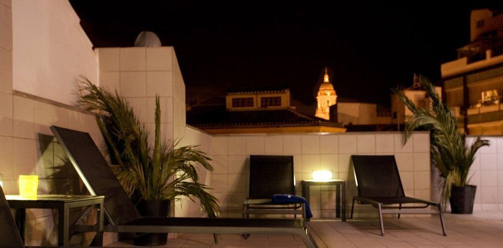 Urbanliving Fajardo Apartment Malaga Bagian luar foto