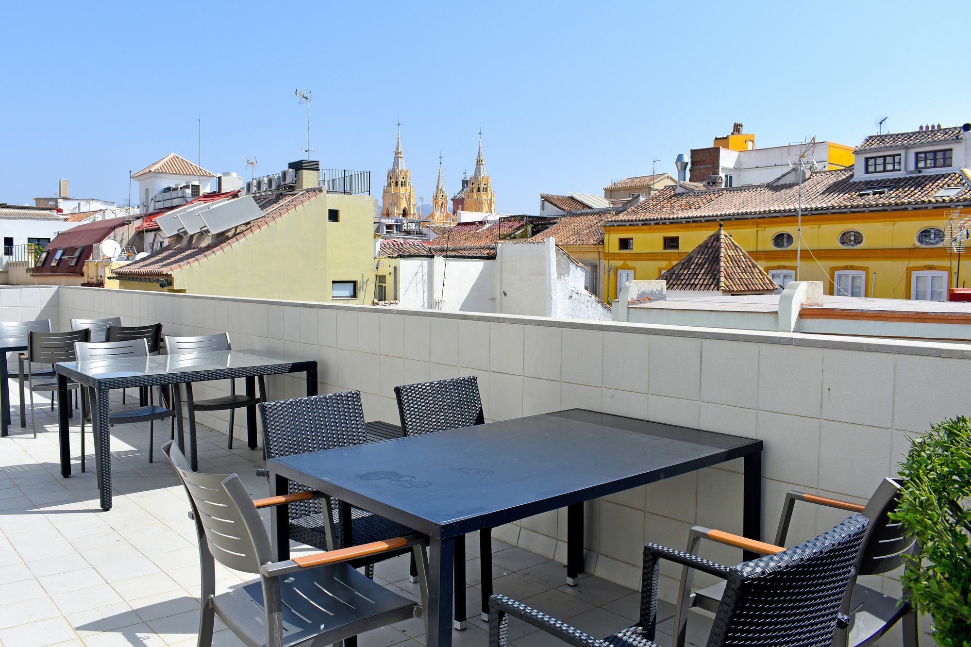 Urbanliving Fajardo Apartment Malaga Bagian luar foto